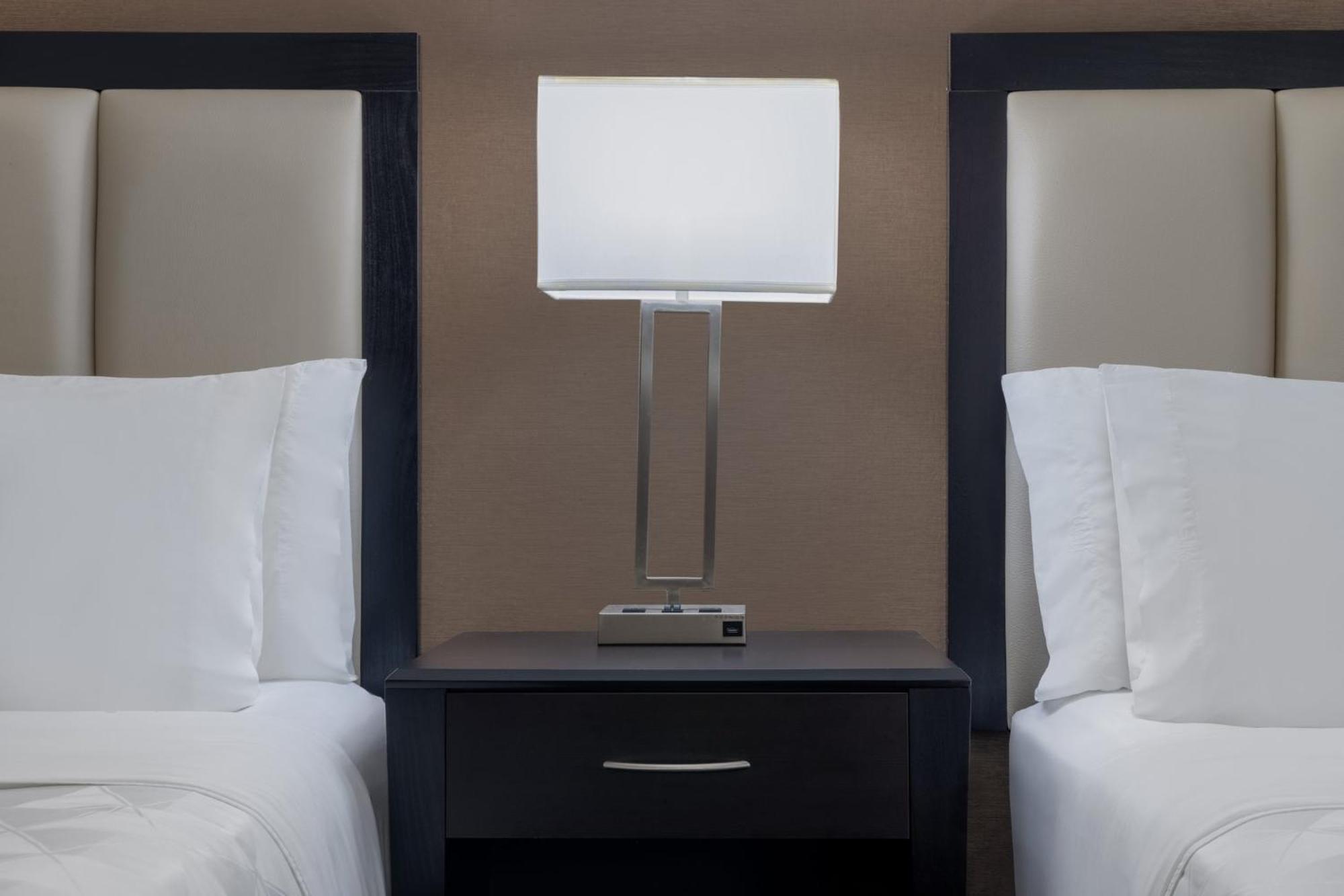 Holiday Inn Des Moines-Airport Conf Center By Ihg Eksteriør billede